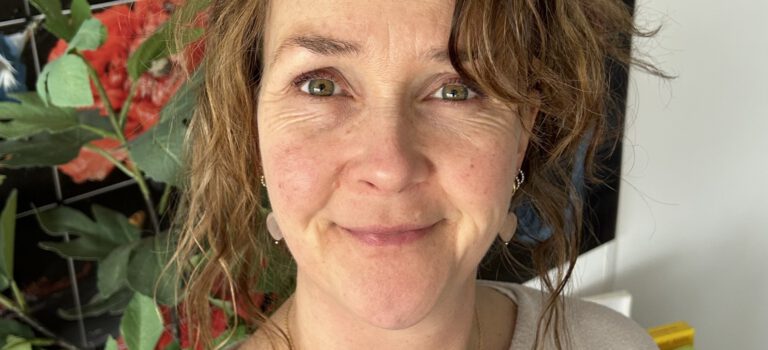 Van stressklachten naar inzicht: hoe onderbewuste overtuigingen werkgedrag sturen